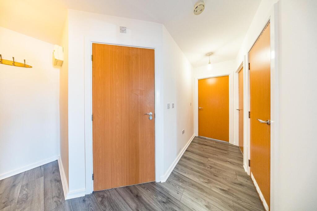 47 Pendleton Court hall.jpg