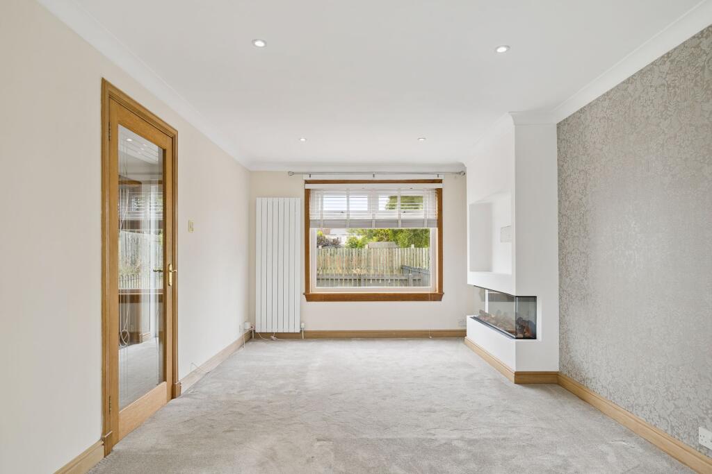 Lounge / Dining Area