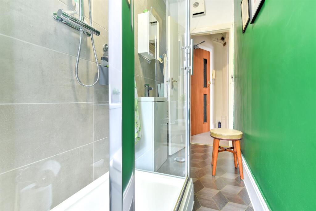 For Sale by Aspire Residential | Bath Road