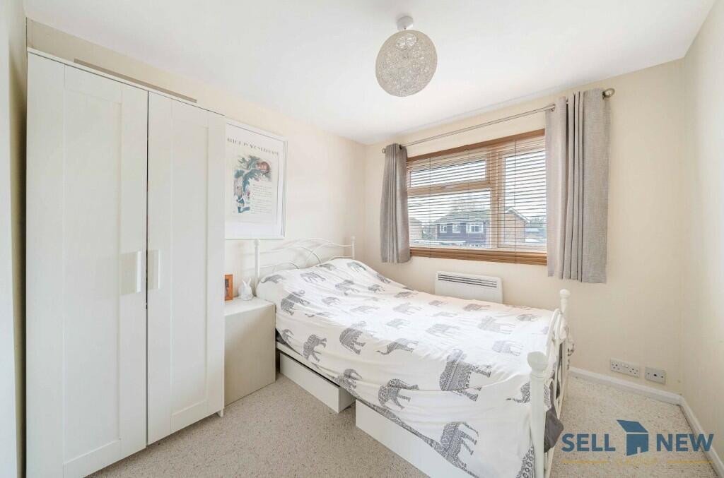 Guest bedroom 