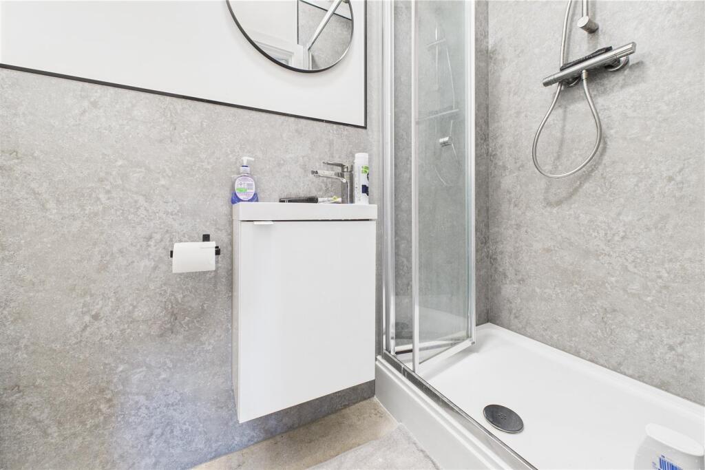 Flats 1 &amp; 2, 379 Bath Road, Arnos Vale, Bristol BS