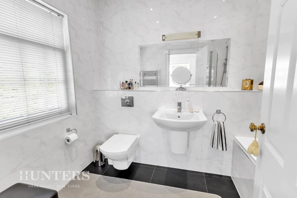 En-Suite Bathroom