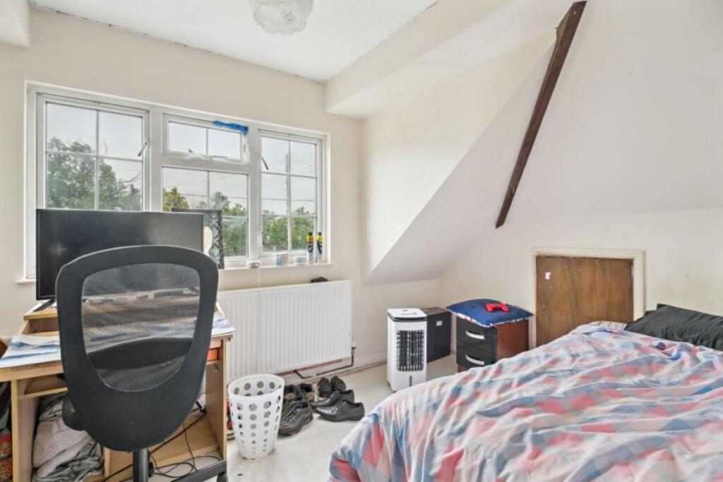 bedroom 4.jpg
