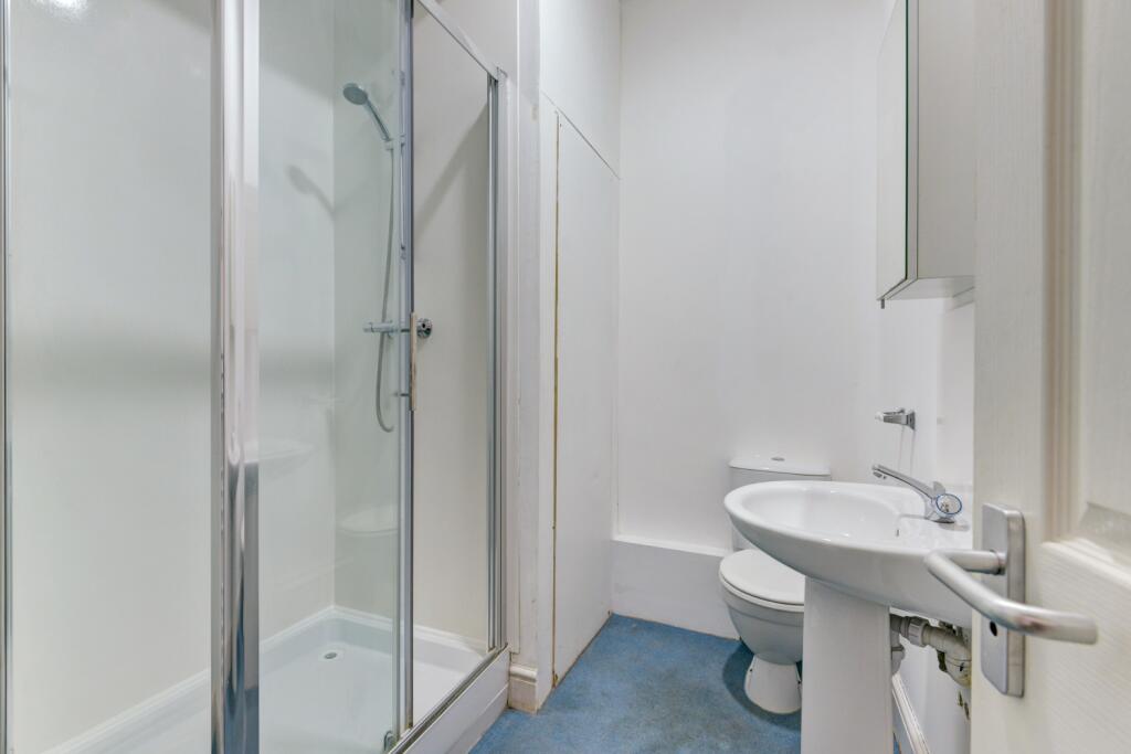 18 Egremont Place Bathroom 1