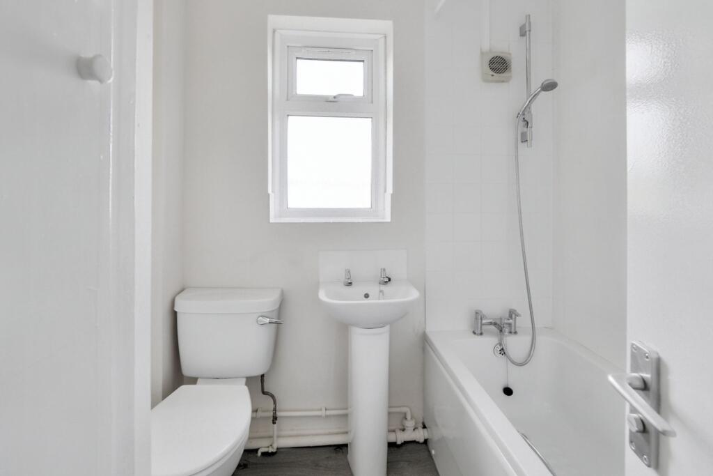 15 Brook Close, Bulwell, Nottingham, Nottinghamshire, NG6 8NL