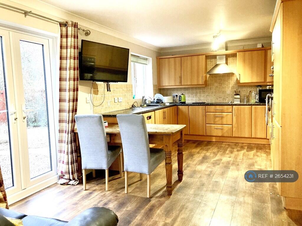 Spacious Kitchen Diner