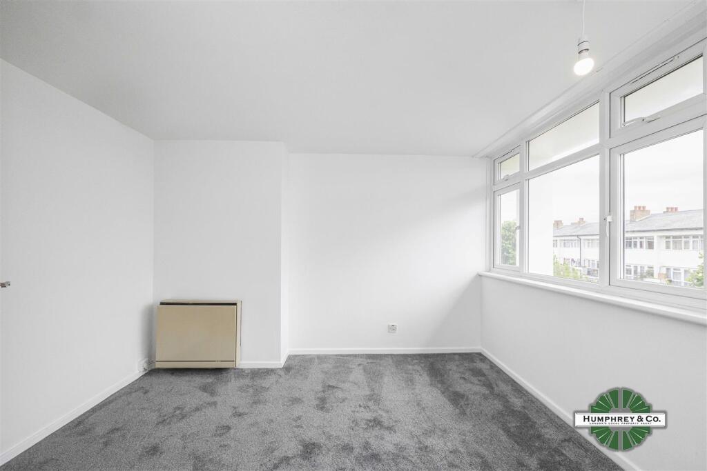 Flat 90, Tenby Court, Tenby Road -009.jpg