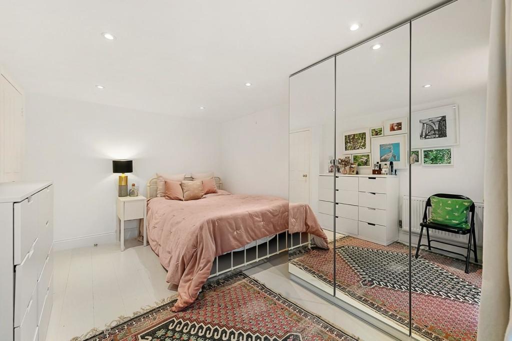 Bedroom (4).jpg