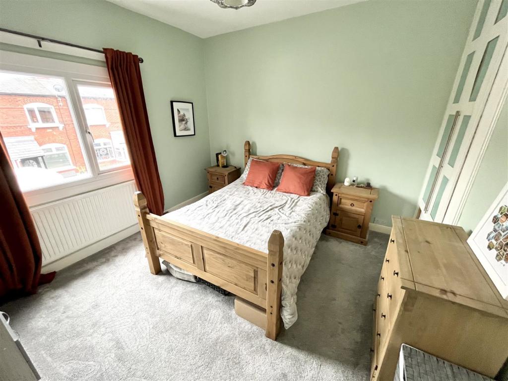 Bedroom 1 Aspect 2.jpg