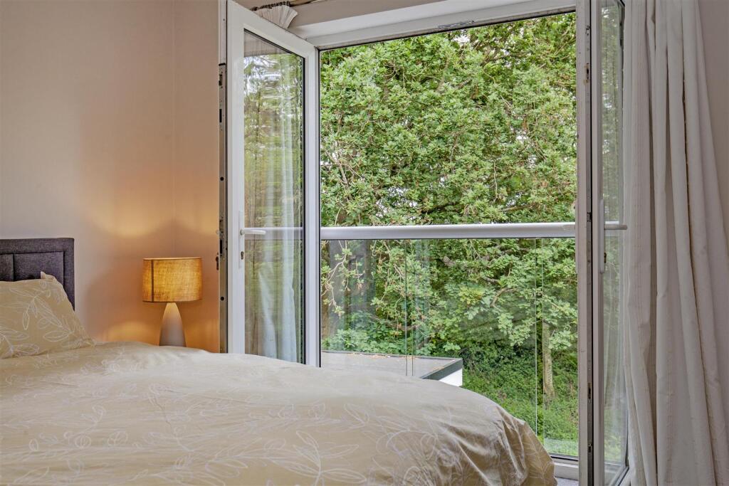 Bedroom 1-1.jpg