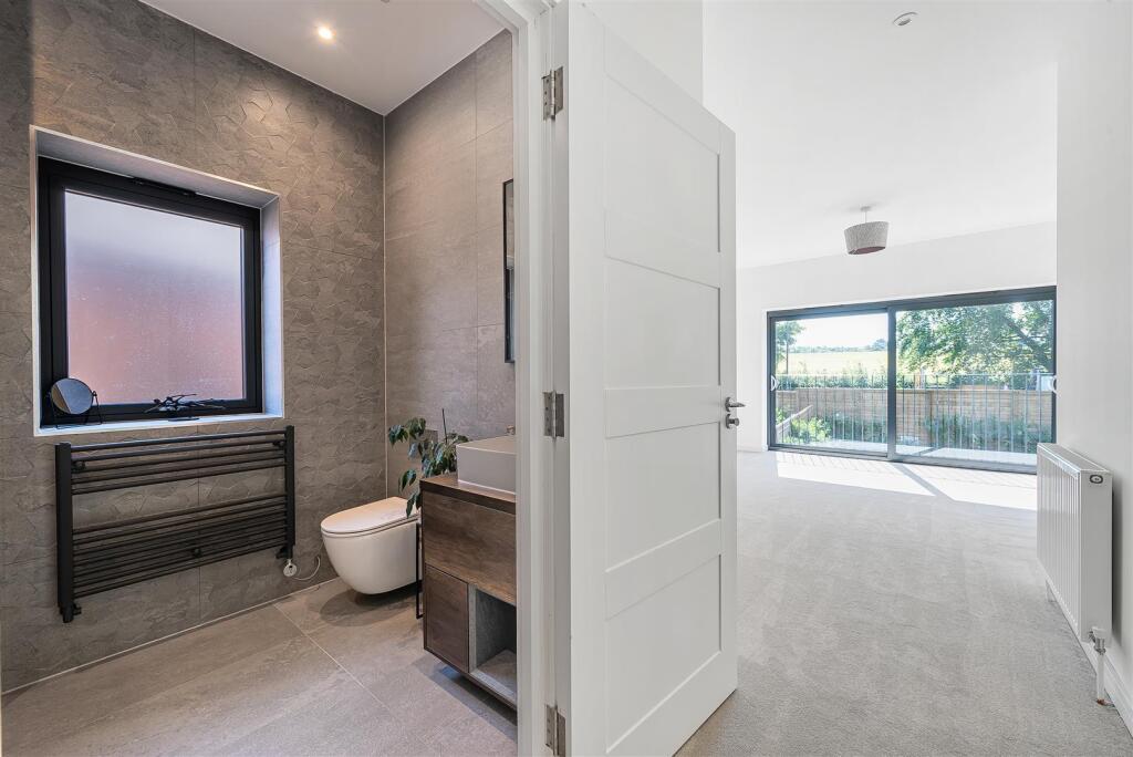 Bedroom and en suite.jpg