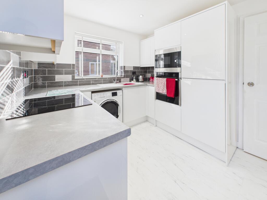 CAM02871G0-PR0634-STILL012