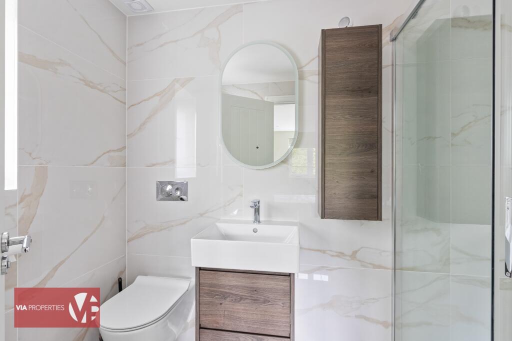 Bedroom 2 En suite