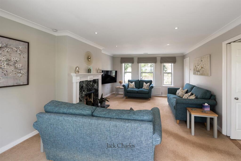 2 Chelsfield Close, TN11 0DW 007.jpg