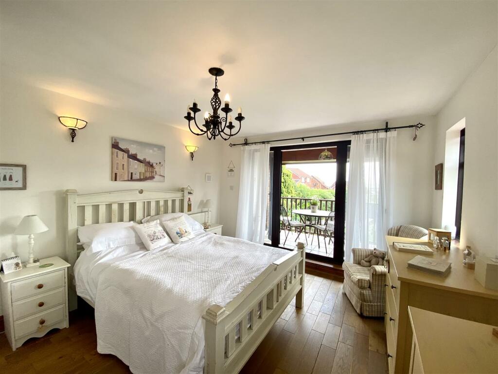 BEDROOM 2