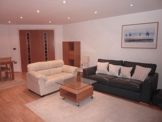 SITTING/DINING ROOM