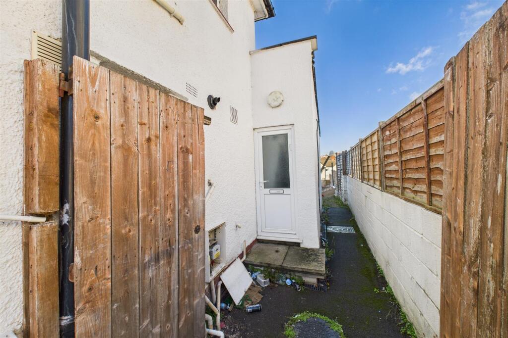 52 Lynton Road, Bedminster, Bristol BS3 5LT | Free