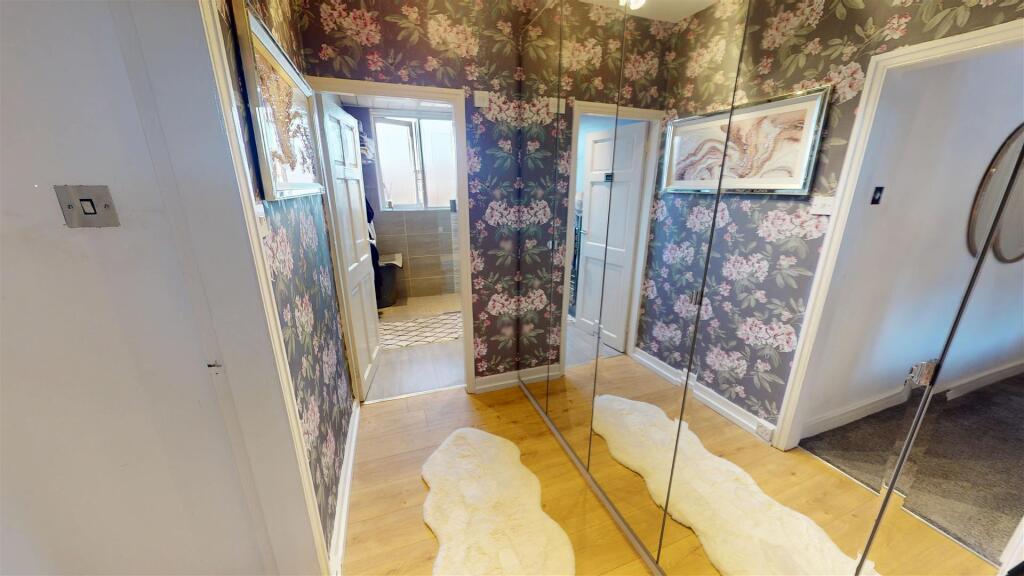 Kiln Lane Walk in Wardrobe