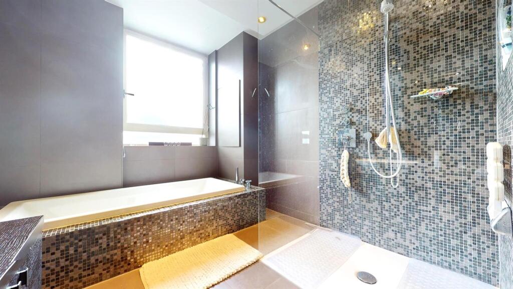 Property for sale in Waterside Point by Barrain Lo