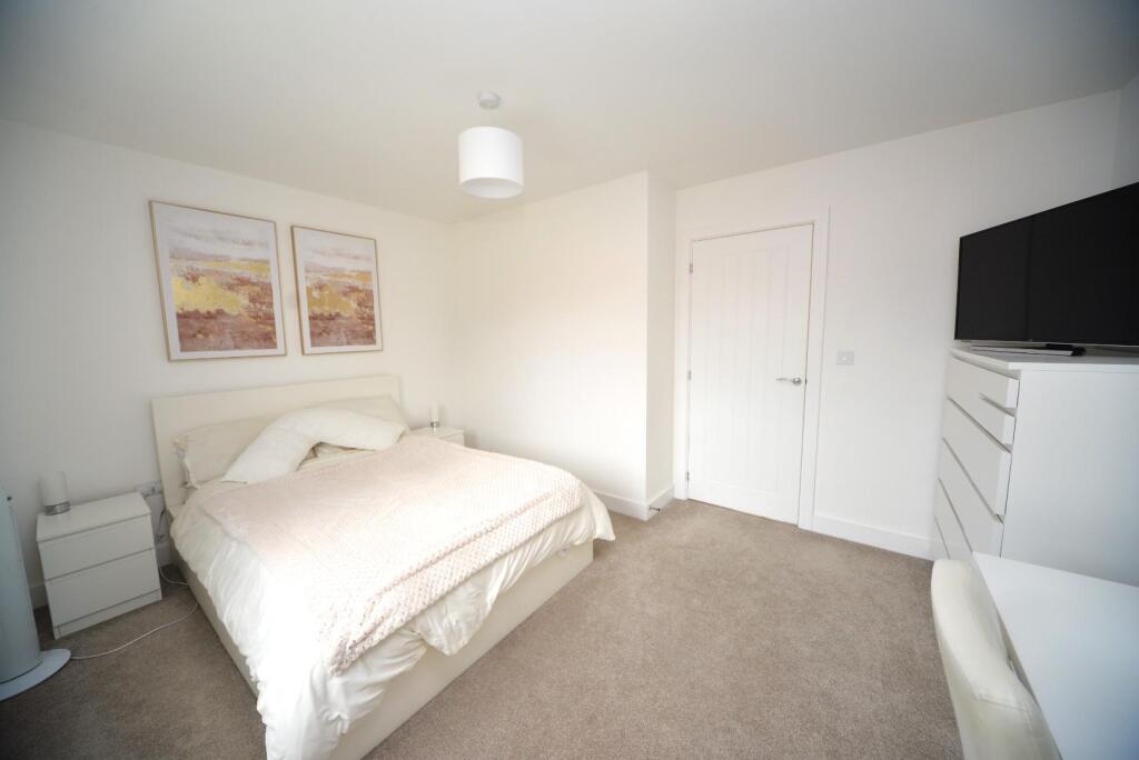 Bedroom 1 2.JPG