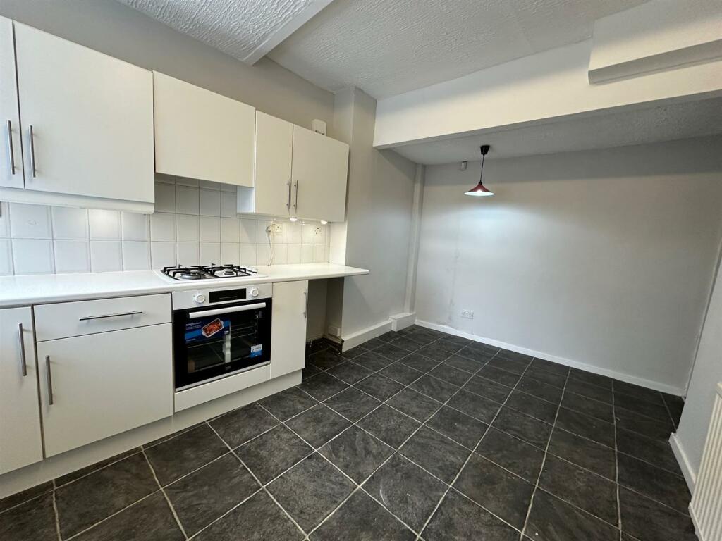 Kitchen 1.jpg