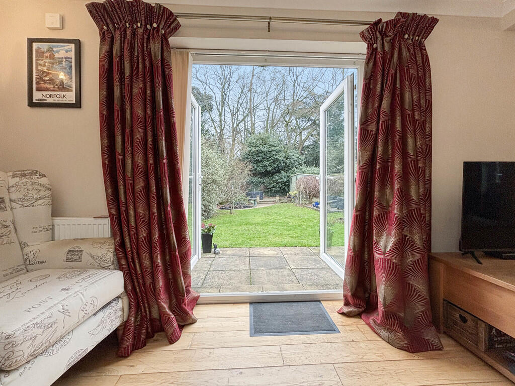 Double doors to G...