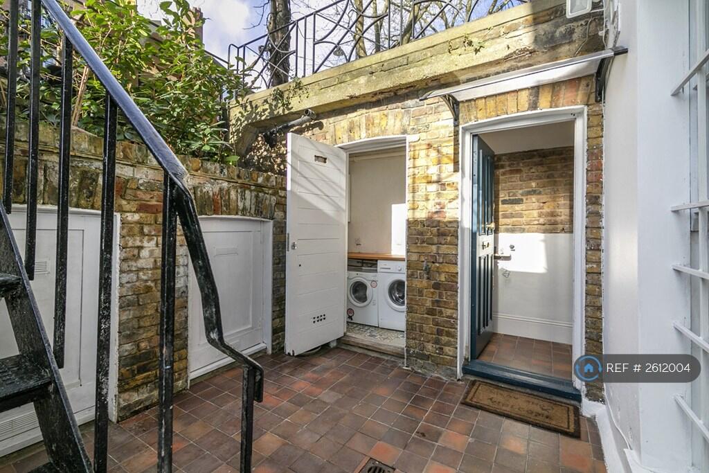 Front Courtyard3