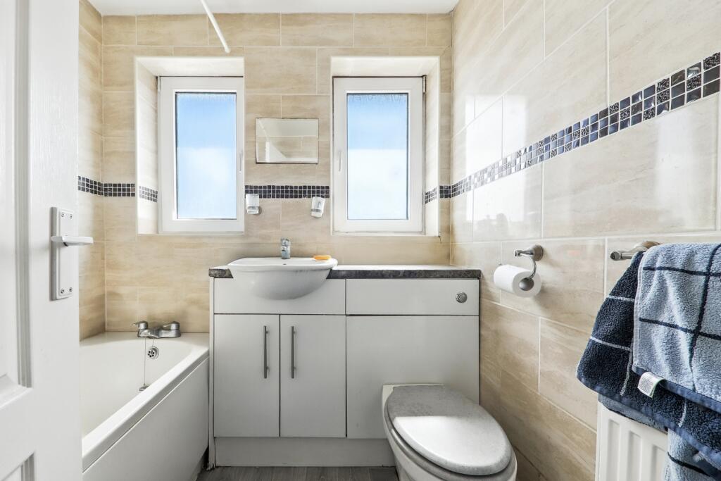 Katrina Grove-EweMove Pontefract.Bathroom