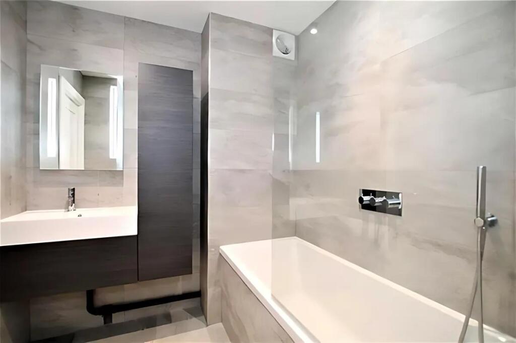 3bea7595-4454-4dd7-930b-194caa93834d_y4r7u1r_2k.jp