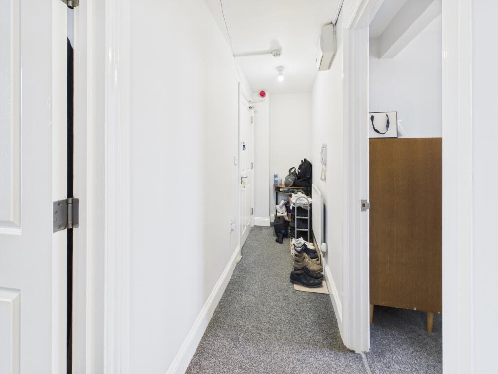 CAM03062G0-PR0189-STILL005