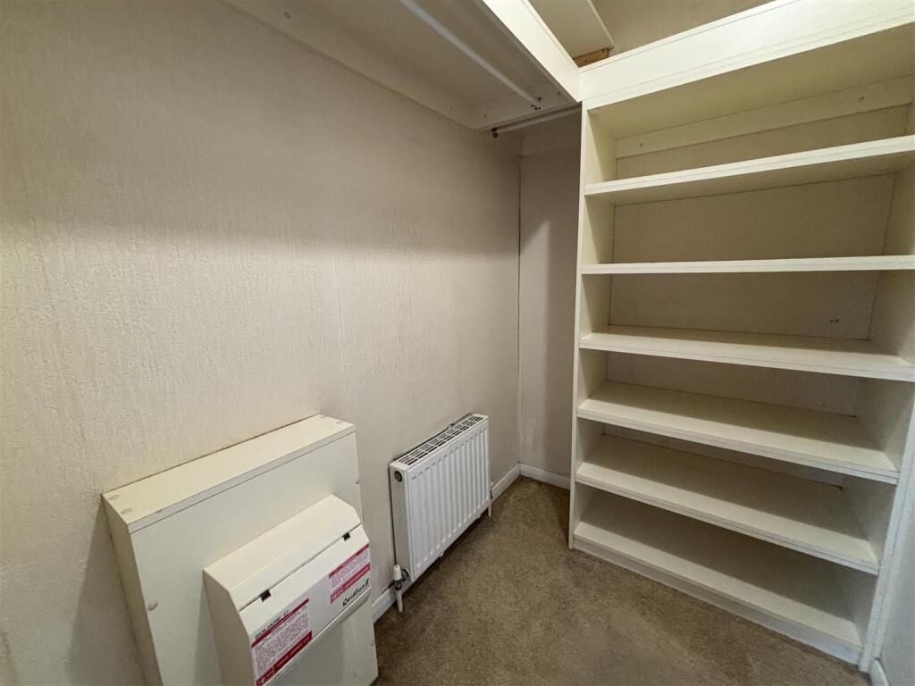 Walk-in Wardrobe
