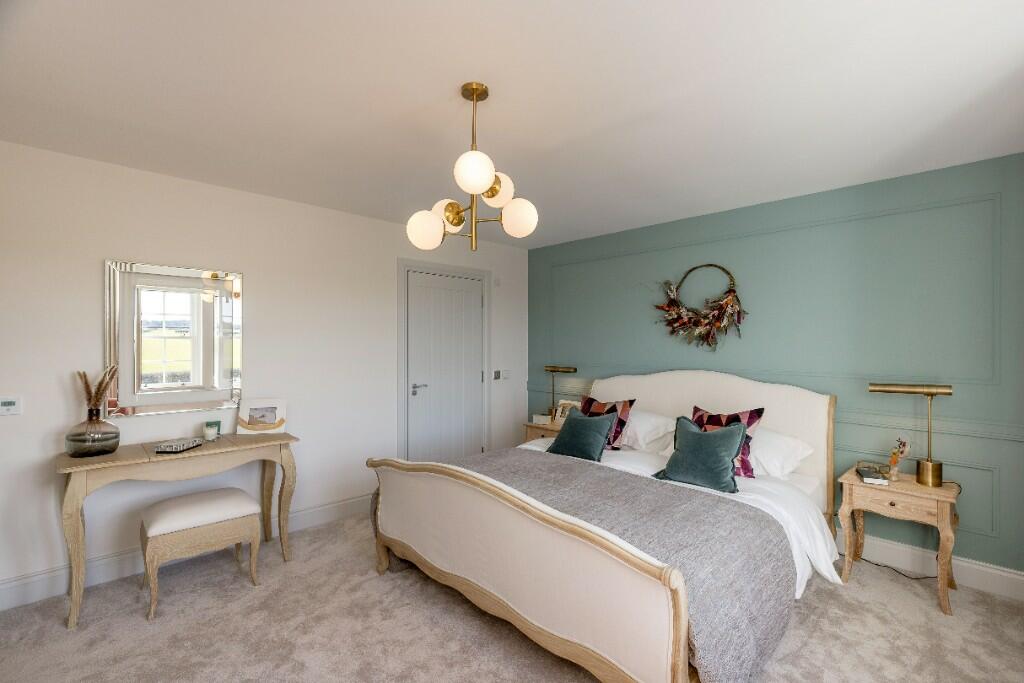 Large Bedroom 
