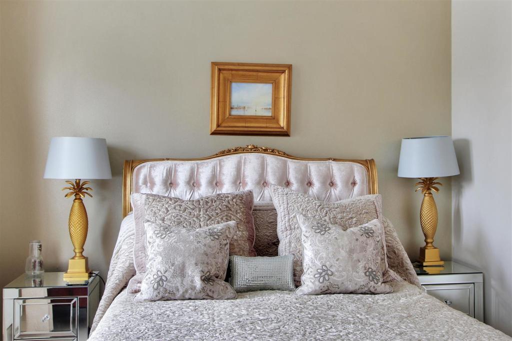 Guest Bedroom.jpg