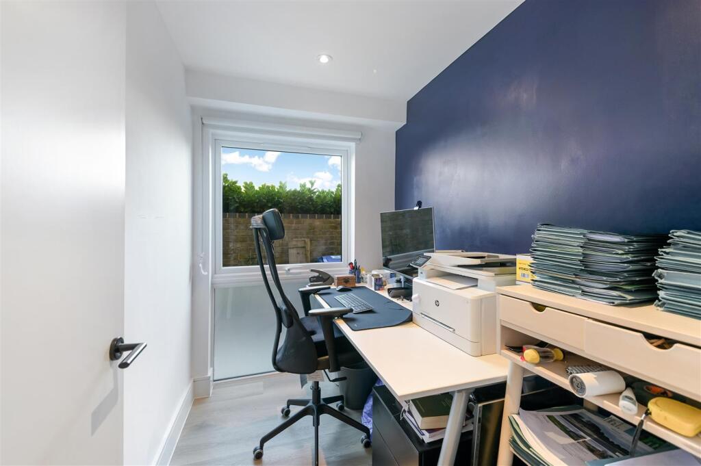 DEANS CLOSE,18-14.jpg