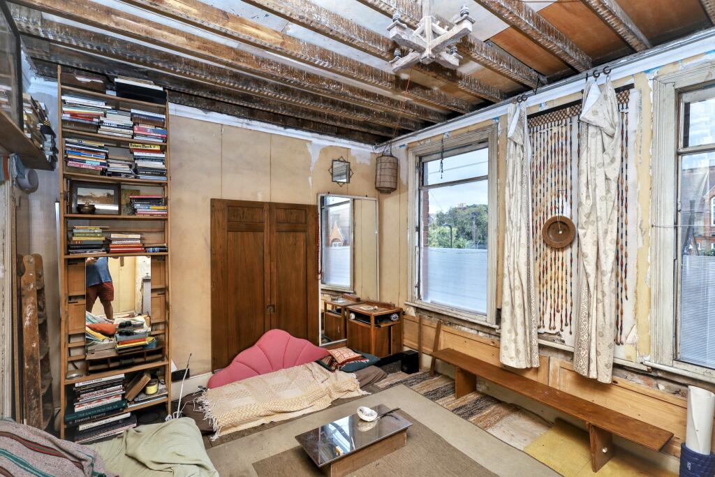 27 Colne Road, Clapton, London, E5 0HR