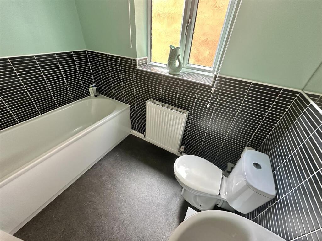 Bramleys Estate Agents - Little Green Lane - Heckm