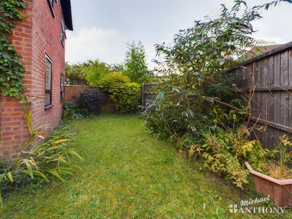 CAM03852G0-PR0098-STILL007
