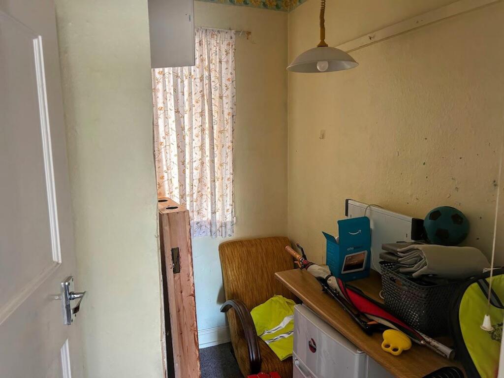 BEDROOM 3 / STUDY