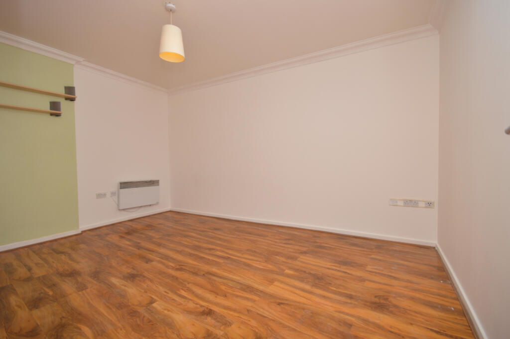 Large Double Room to Rent in Shared Flat