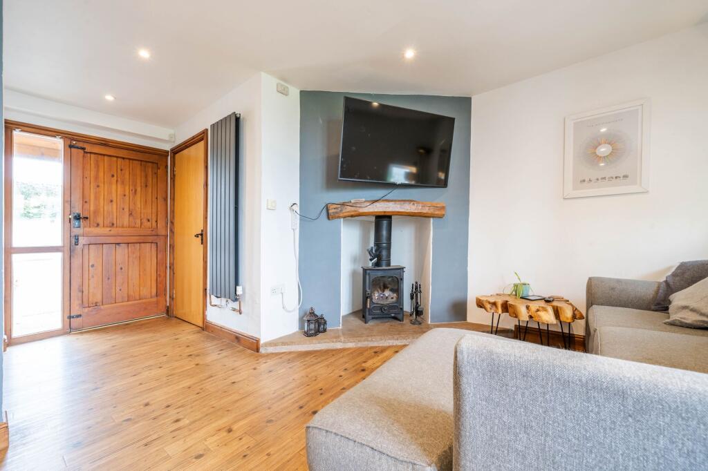 OPEN PLAN LIVING AREA