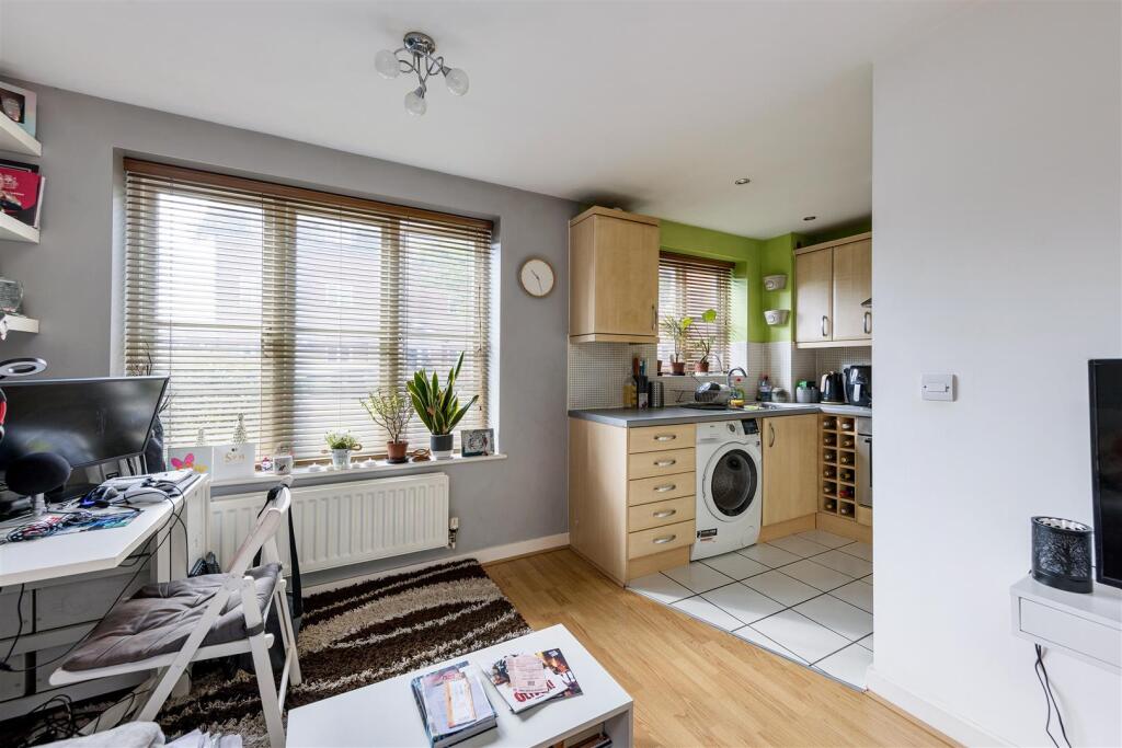 Riverhead Close, E17