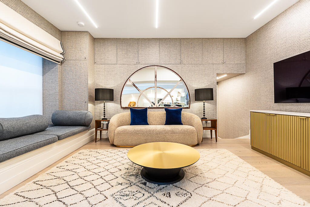 Winchester Street, London, SW1V