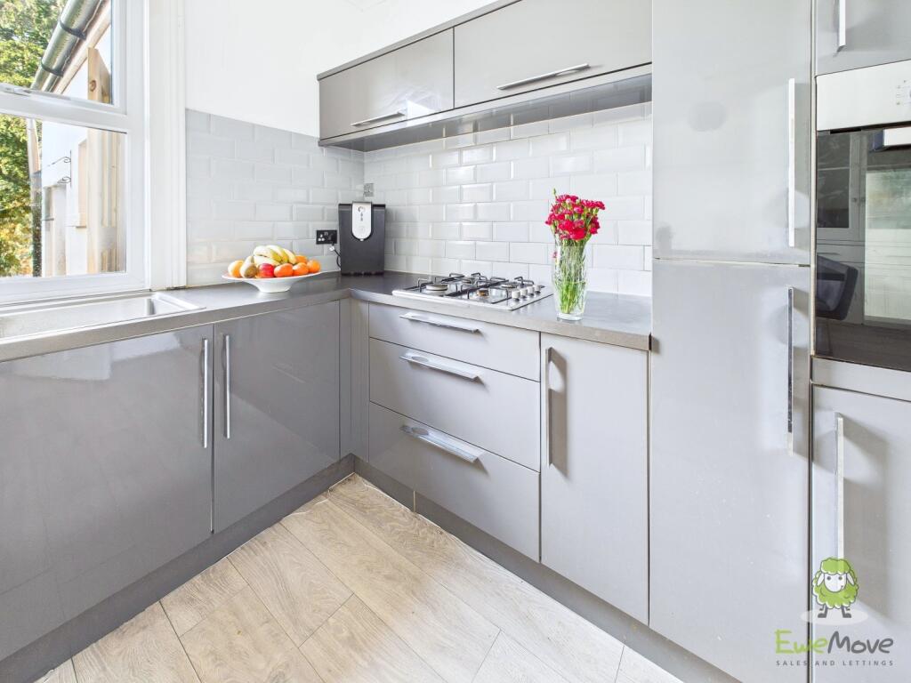 CAM01543G0-PR0161-STILL019