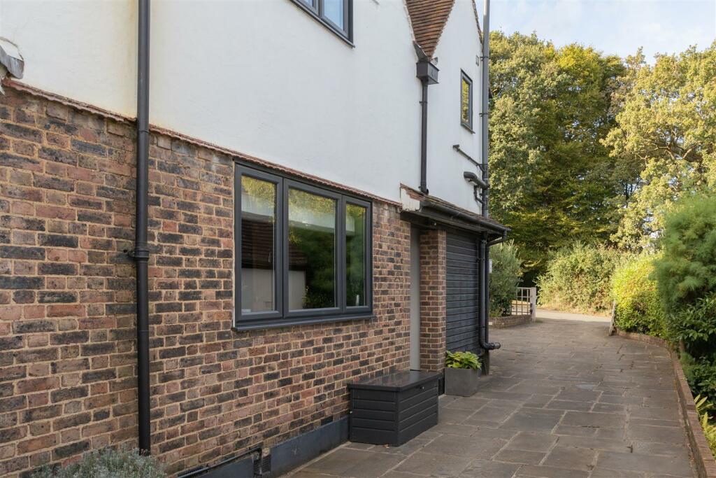 Forest View, E4