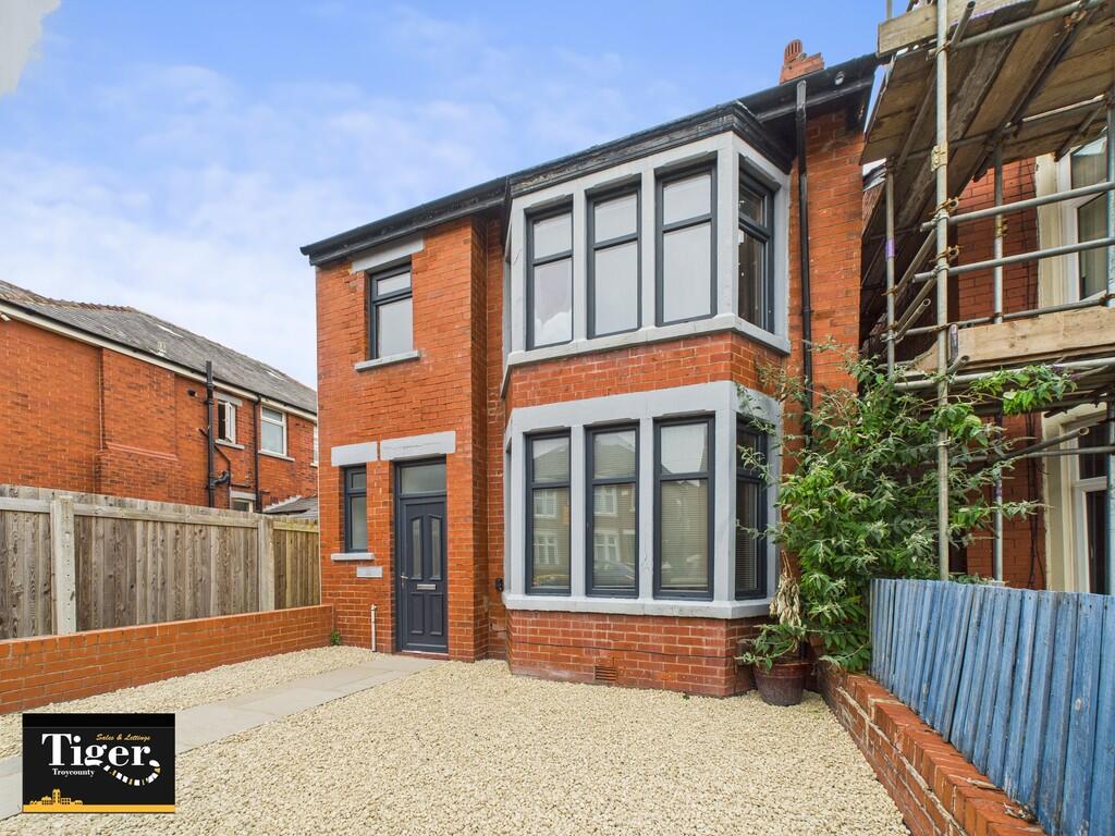 CAM02176G0-PR0623...