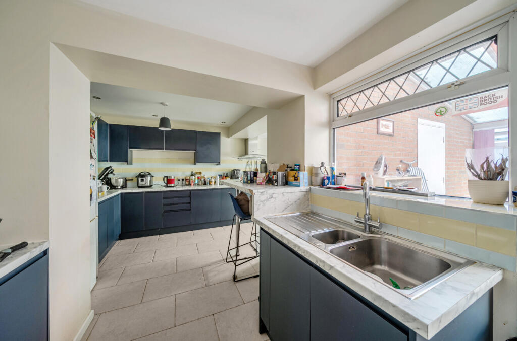 1348934-9-68b9aab...