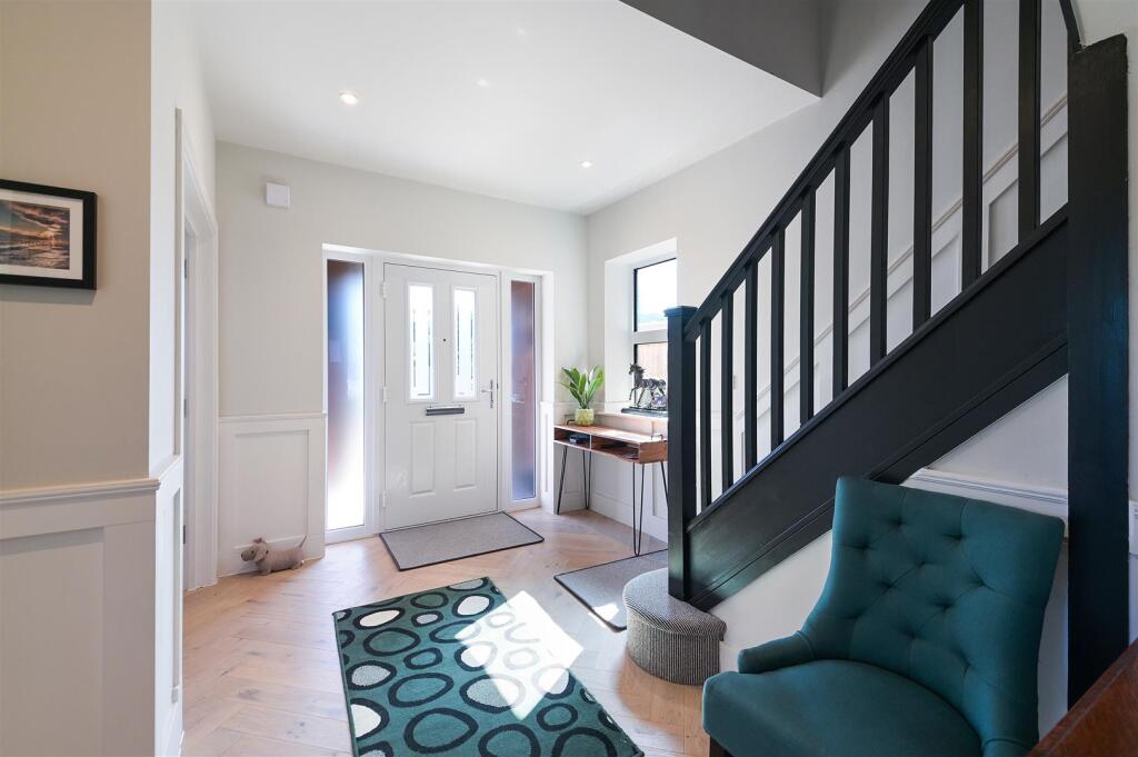 BRUNSWICK CLOSE,6  (8).jpg