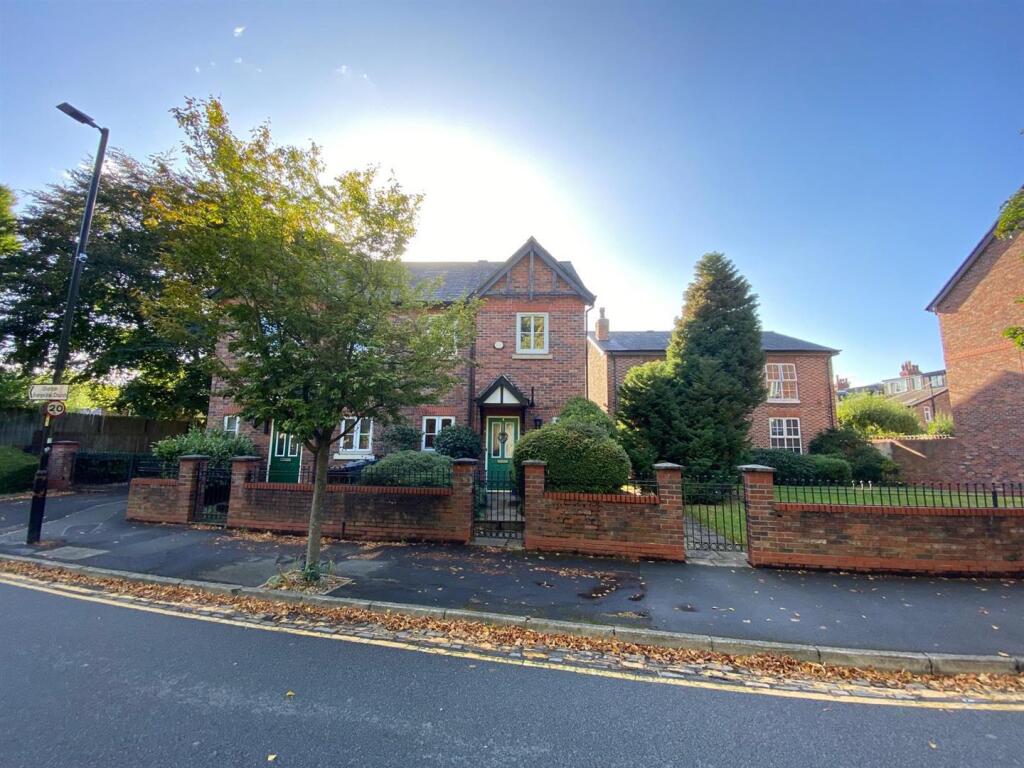 PHOTO-2025-08-31-18-09-38 (5).jpg