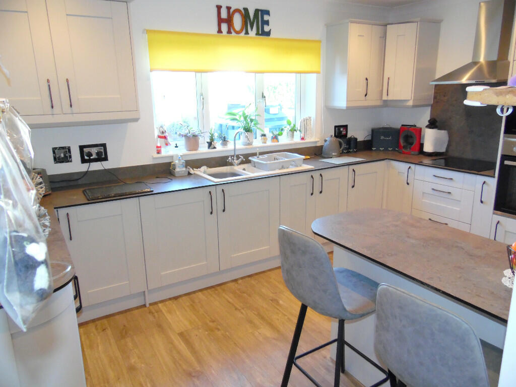 KITCHEN/BREAKFAST RM