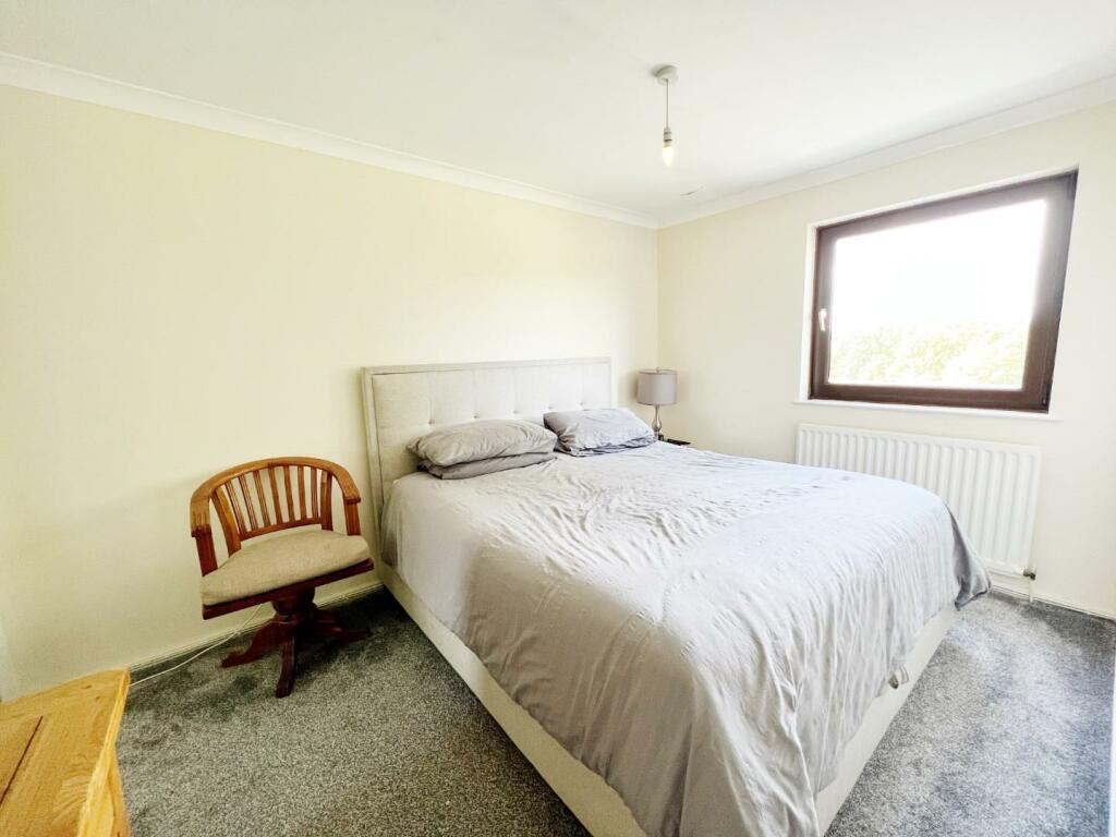 Bedroom 1 pic 1.jpg
